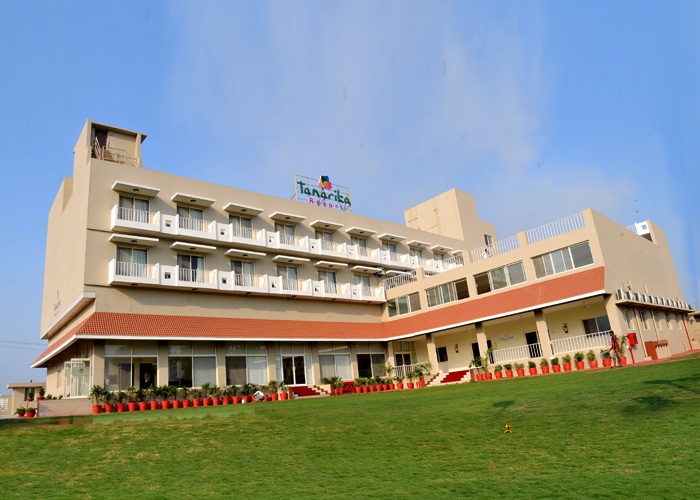 Shegaon Hotel - Tanarika Resort is on Shegaon Railway route in Bhusawal. The Resort is 3 star and its best in the region. Staff is good too and its food too. its like a complete package we were searching for near Shegaon.